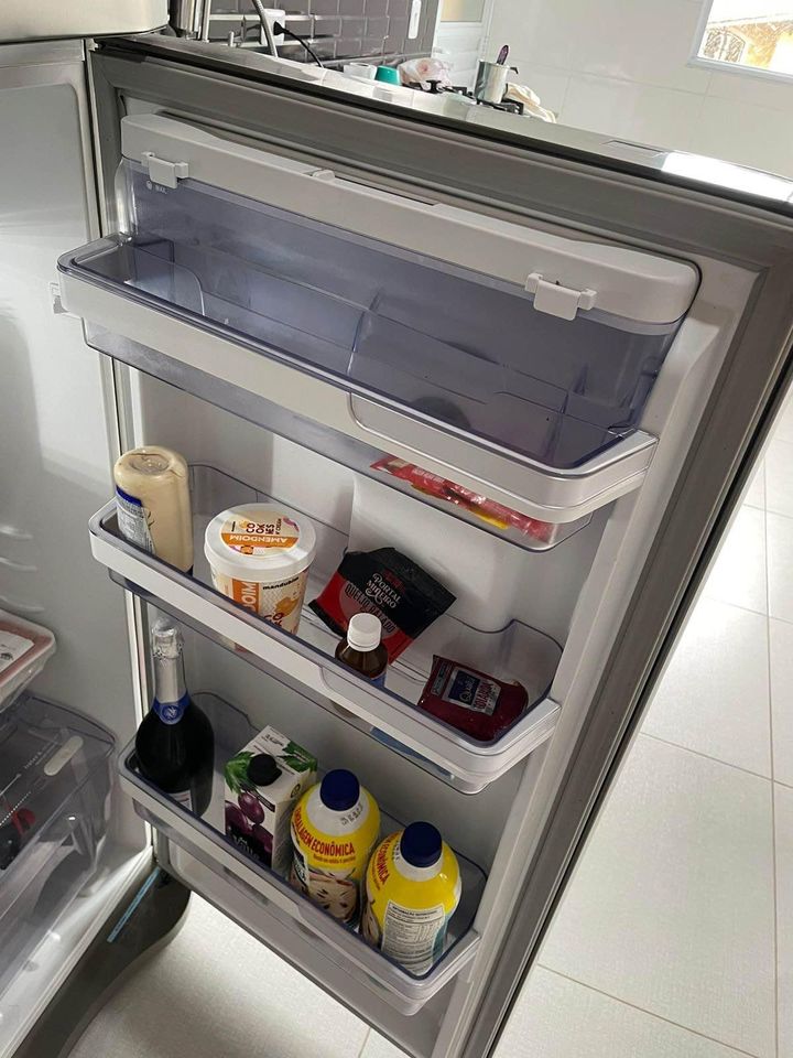 Geladeira Electrolux Frost Free 382L duplex aço inox em perfeito estado - Imagem 3